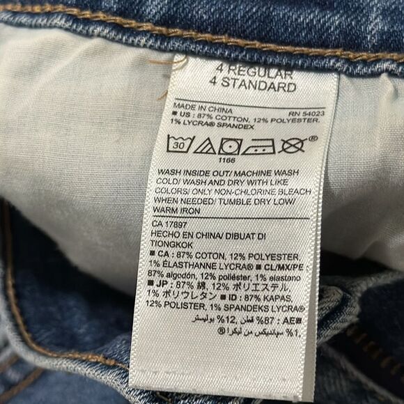 Old Navy Boyfriend Distressed Comfort Jean Shorts size 4 - Picture 8 of 12